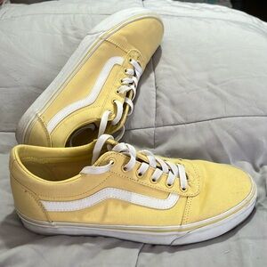 Vans sz 11 women’s sneaker in soft yellow